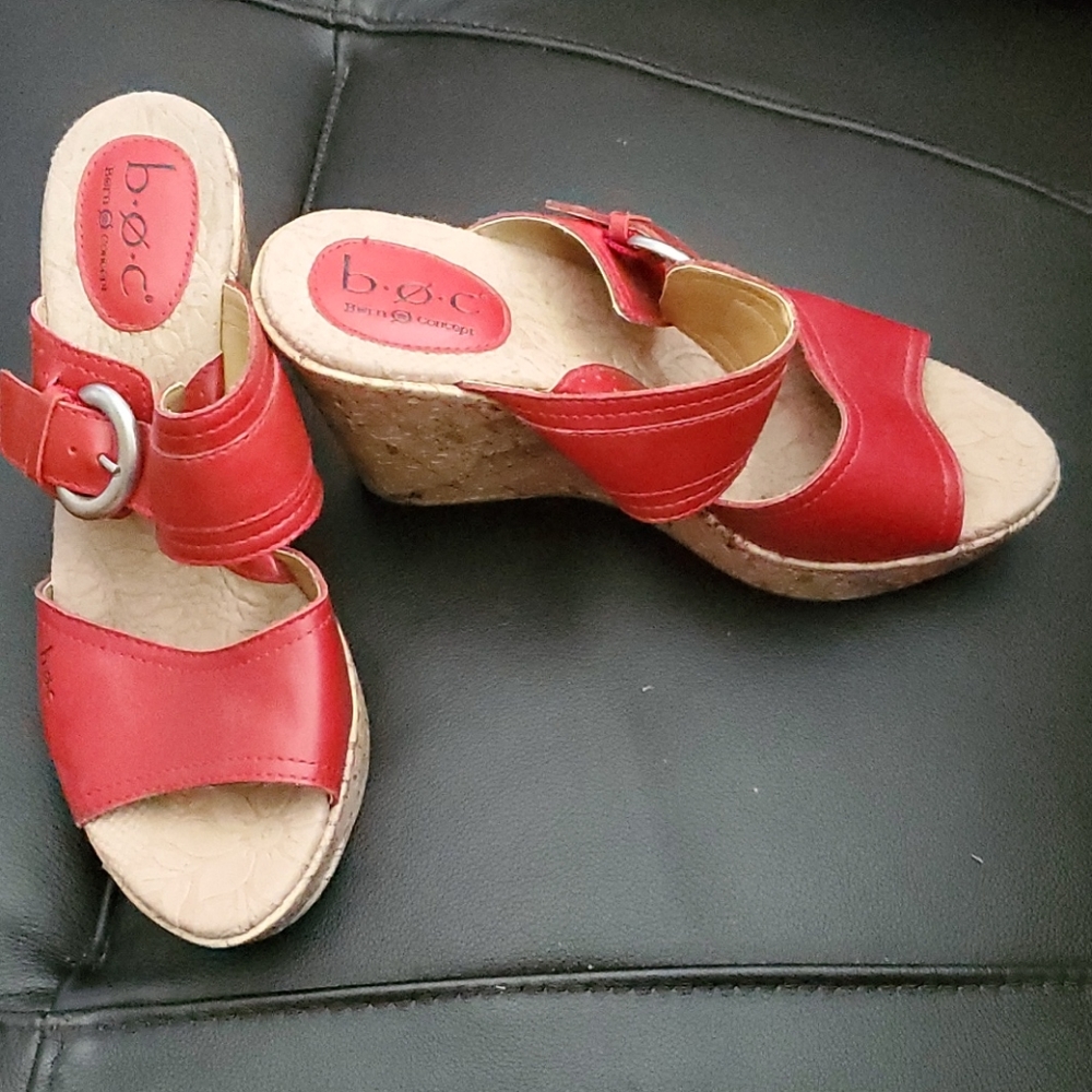 B.o.c platform sandal